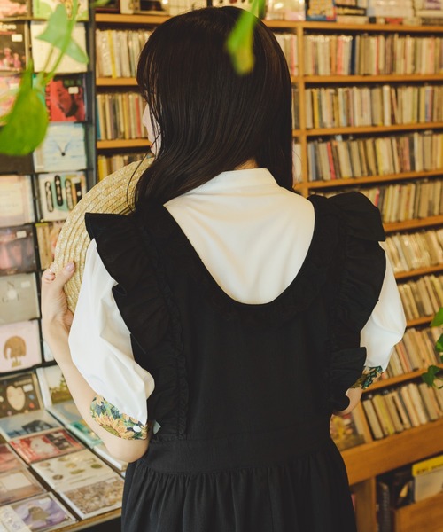 kutir(クティール)の「【クティールとレトロ】2WAYフリルキャミワンピース(ワンピース・レディース・オフホワイト/ブラック/ブルー・MEDIUM/SMALL/LARGE)」の8枚目の写真