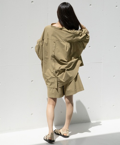 HEREIAM（ヘレイアム）の「【HEREIAM】接触冷感／クールマテリアルブラウス（シャツ/ブラウス・レディース・ブラック/ベージュ・FREE）」の13枚目の写真