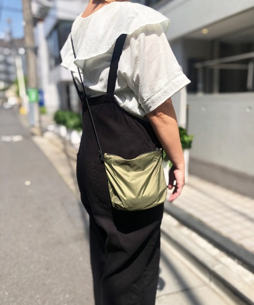 United Athle（ユナイテッドアスレ）の「【UNITED ATHLE】ユナイテッドアスレ ライトナイロン リップストップ サコッシュ 1420（ショルダーバッグ・レディース・オリーブ/ダークベージュ/オフホワイト/ネイビー/ブラック/オレンジ/ミント・FREE）」の5枚目の写真