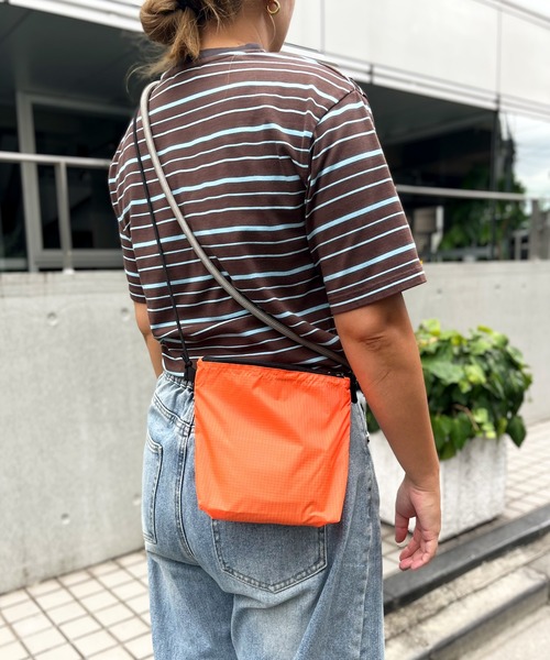 United Athle（ユナイテッドアスレ）の「【UNITED ATHLE】ユナイテッドアスレ ライトナイロン リップストップ サコッシュ 1420（ショルダーバッグ・レディース・オリーブ/ダークベージュ/オフホワイト/ネイビー/ブラック/オレンジ/ミント・FREE）」の7枚目の写真