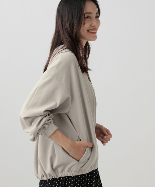 Elura(エルーラ)の「サマ見えコクーンブルゾン(ブルゾン・レディース・グレイッシュベージュ/ブラック/ブラック系その他・MEDIUM/LARGE)」の9枚目の写真