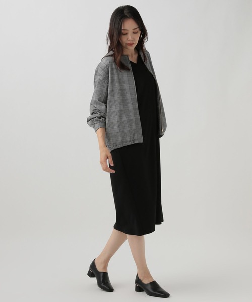 Elura(エルーラ)の「サマ見えコクーンブルゾン(ブルゾン・レディース・グレイッシュベージュ/ブラック/ブラック系その他・MEDIUM/LARGE)」の4枚目の写真