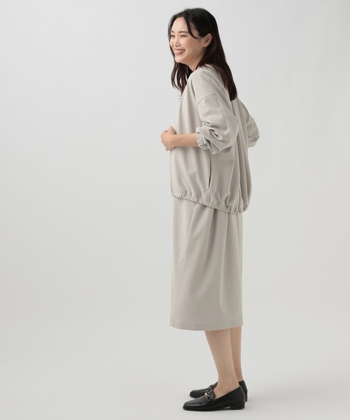 Elura(エルーラ)の「サマ見えコクーンブルゾン(ブルゾン・レディース・グレイッシュベージュ/ブラック/ブラック系その他・MEDIUM/LARGE)」の11枚目の写真