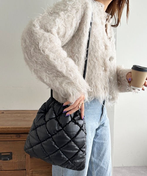 DISCOAT(ディスコート)の「キルティング巾着バッグ(ショルダーバッグ・レディース・ブラック・FREE)」の2枚目の写真