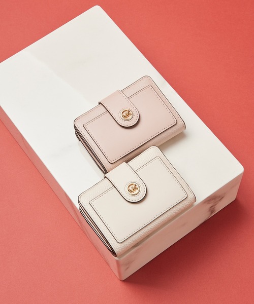 MICHAEL KORS（マイケルコース）の「MK CHARM タブ コンパクト