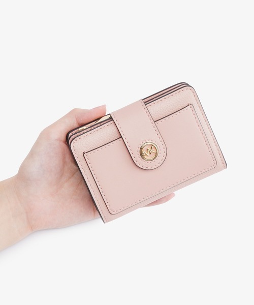 MICHAEL KORS（マイケルコース）の「MK CHARM タブ コンパクト