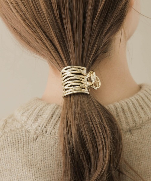 SMELLY(スメリー)の「メタルモヨウバンス(バレッタ/ヘアクリップ・レディース・ゴールド・-)」の2枚目の写真