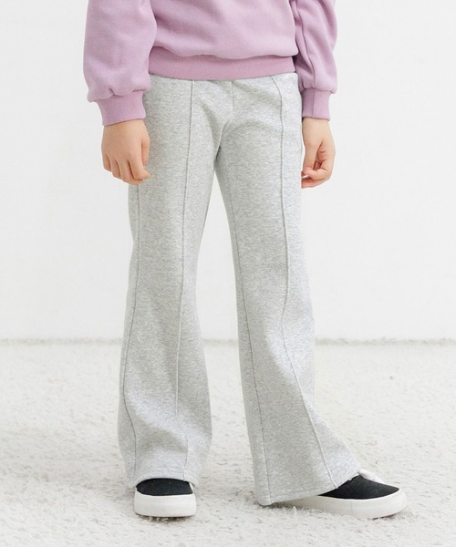 Bee des Bee(ビーデスビー)の「裏起毛 センタータック入りフレアパンツ(スウェットパンツ・キッズ・ブラック/パープル系/グレイッシュベージュ/チャコール/杢グレー・110cm/130cm/140cm/150cm/120cm/100cm)」の3枚目の写真