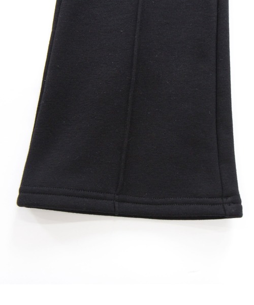 Bee des Bee(ビーデスビー)の「裏起毛 センタータック入りフレアパンツ(スウェットパンツ・キッズ・ブラック/パープル系/グレイッシュベージュ/チャコール/杢グレー・110cm/130cm/140cm/150cm/120cm/100cm)」の13枚目の写真