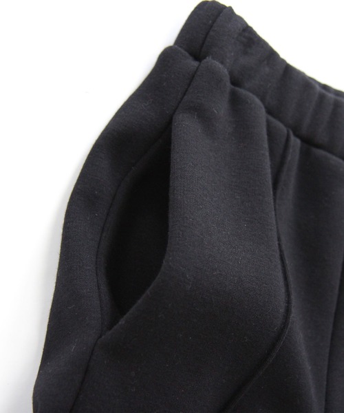 Bee des Bee(ビーデスビー)の「裏起毛 センタータック入りフレアパンツ(スウェットパンツ・キッズ・ブラック/パープル系/グレイッシュベージュ/チャコール/杢グレー・110cm/130cm/140cm/150cm/120cm/100cm)」の14枚目の写真