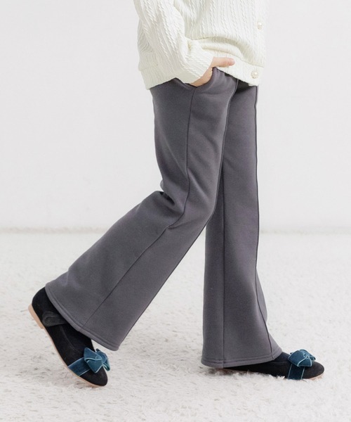 Bee des Bee(ビーデスビー)の「裏起毛 センタータック入りフレアパンツ(スウェットパンツ・キッズ・ブラック/パープル系/グレイッシュベージュ/チャコール/杢グレー・110cm/130cm/140cm/150cm/120cm/100cm)」の16枚目の写真