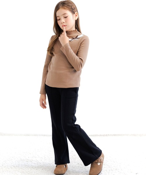 Bee des Bee(ビーデスビー)の「裏起毛 センタータック入りフレアパンツ(スウェットパンツ・キッズ・ブラック/パープル系/グレイッシュベージュ/チャコール/杢グレー・110cm/130cm/140cm/150cm/120cm/100cm)」の9枚目の写真