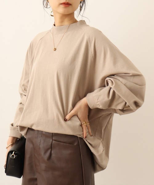 atONE(アットワン)の「atONE オーバーサイズ長袖ラグランTシャツ(Tシャツ/カットソー・レディース・グレイッシュベージュ/オフホワイト/ブラック/チャコールグレー/モカ・4L~5L/M~L/LL~3L)」の5枚目の写真