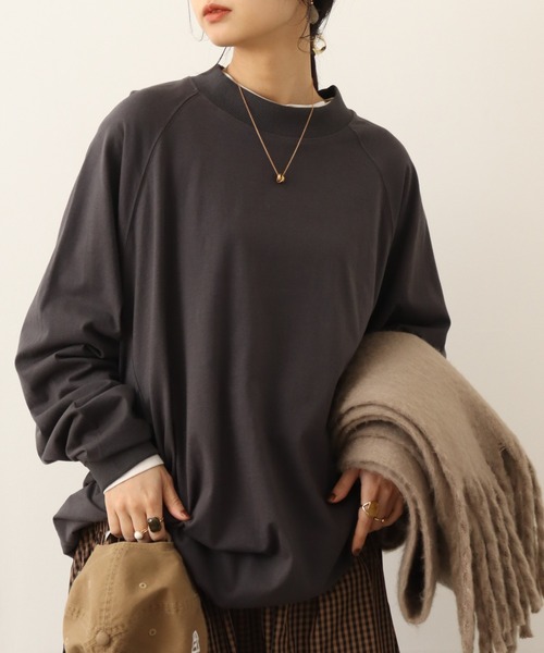 atONE(アットワン)の「atONE オーバーサイズ長袖ラグランTシャツ(Tシャツ/カットソー・レディース・グレイッシュベージュ/オフホワイト/ブラック/チャコールグレー/モカ・4L~5L/M~L/LL~3L)」の1枚目の写真