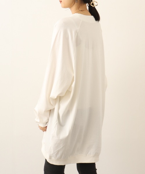 atONE(アットワン)の「atONE オーバーサイズ長袖ラグランTシャツ(Tシャツ/カットソー・レディース・グレイッシュベージュ/オフホワイト/ブラック/チャコールグレー/モカ・4L~5L/M~L/LL~3L)」の8枚目の写真