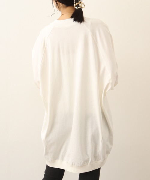 atONE(アットワン)の「atONE オーバーサイズ長袖ラグランTシャツ(Tシャツ/カットソー・レディース・グレイッシュベージュ/オフホワイト/ブラック/チャコールグレー/モカ・4L~5L/M~L/LL~3L)」の9枚目の写真