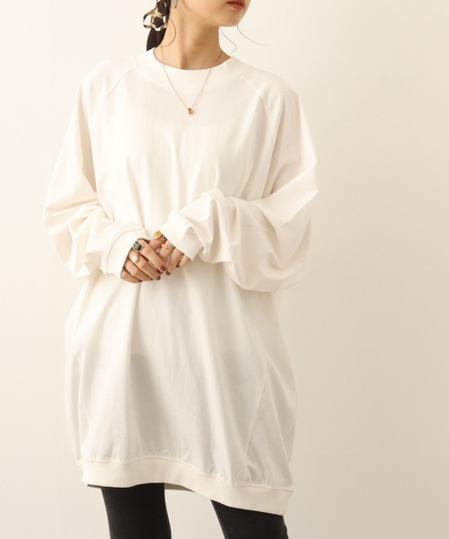 atONE(アットワン)の「atONE オーバーサイズ長袖ラグランTシャツ(Tシャツ/カットソー・レディース・グレイッシュベージュ/オフホワイト/ブラック/チャコールグレー/モカ・4L~5L/M~L/LL~3L)」の7枚目の写真
