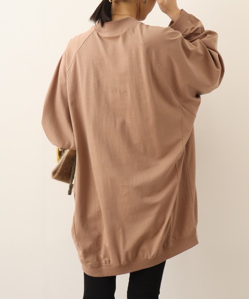 atONE(アットワン)の「atONE オーバーサイズ長袖ラグランTシャツ(Tシャツ/カットソー・レディース・グレイッシュベージュ/オフホワイト/ブラック/チャコールグレー/モカ・4L~5L/M~L/LL~3L)」の21枚目の写真