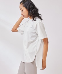 NERGY（ナージー）の「【接触冷感 & UV】SURREALISMグラフィックTシャツ（Tシャツ/カットソー・レディース）」