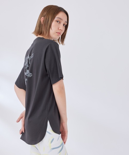NERGY（ナージー）の「【接触冷感 & UV】SURREALISMグラフィックTシャツ（Tシャツ/カットソー・レディース・ブルー/ホワイト/ブラック・FREE）」の10枚目の写真