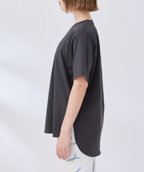 NERGY（ナージー）の「【接触冷感 & UV】SURREALISMグラフィックTシャツ（Tシャツ/カットソー・レディース・ブルー/ホワイト/ブラック・FREE）」の12枚目の写真