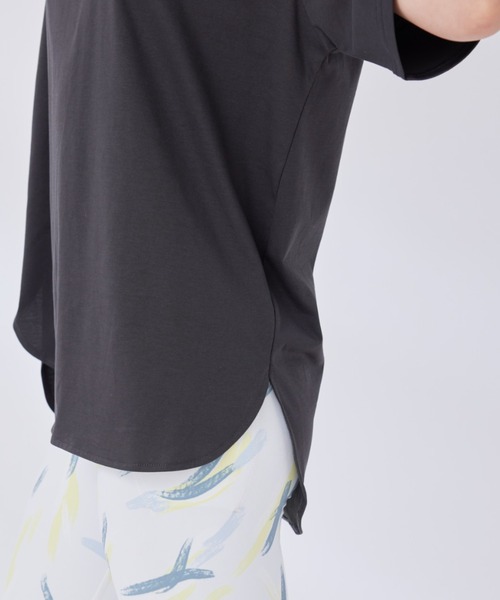 NERGY（ナージー）の「【接触冷感 & UV】SURREALISMグラフィックTシャツ（Tシャツ/カットソー・レディース・ブルー/ホワイト/ブラック・FREE）」の18枚目の写真