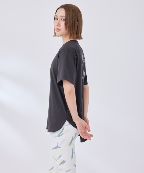 NERGY（ナージー）の「【接触冷感 & UV】SURREALISMグラフィックTシャツ（Tシャツ/カットソー・レディース・ブルー/ホワイト/ブラック・FREE）」の9枚目の写真