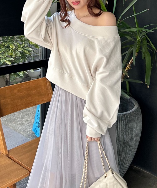 INGNI（イング）の「オフショルショートスウェット（スウェット・レディース・アイボリー/ブラック/ライトピンク/グレー・M）」の5枚目の写真