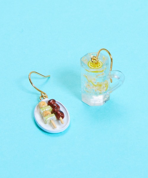 gargle(ガーグル)の「gargle ガーグル:ミニチュアアートシリーズ やきとりとレモンサワー ピアス(ピアス(両耳用)・レディース・イエロー・FREE)」の1枚目の写真