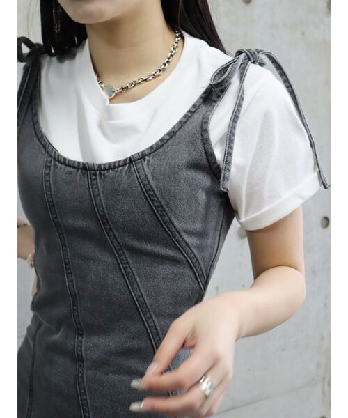 EVRIS（エヴリス）の「ステッチデザインデニムロングキャミワンピース（ワンピース・レディース・ブルー/ライトブルー/ブラック・MEDIUM/SMALL）」の16枚目の写真