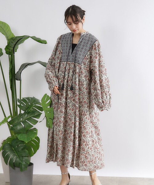 OPAQUE.CLIP（オペークドットクリップ）の「◆≪made in INDIA≫プリントアソートスモックワンピース【洗える】（ワンピース・レディース・ホワイト系3/ブラック系・00）」の2枚目の写真