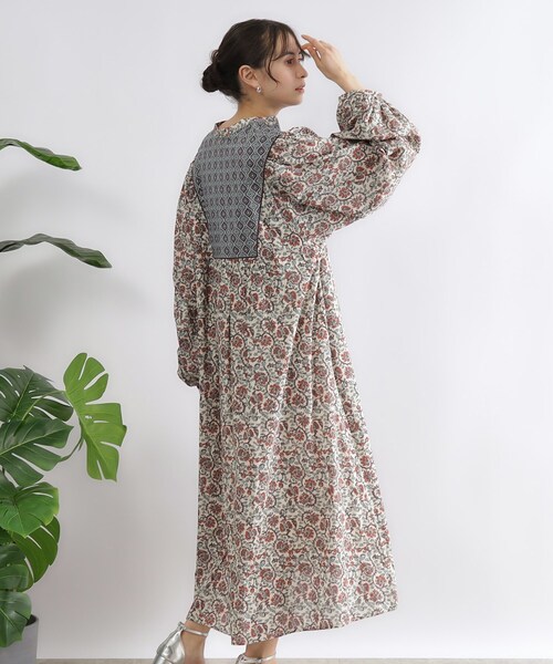 OPAQUE.CLIP（オペークドットクリップ）の「◆≪made in INDIA≫プリントアソートスモックワンピース【洗える】（ワンピース・レディース・ホワイト系3/ブラック系・00）」の4枚目の写真