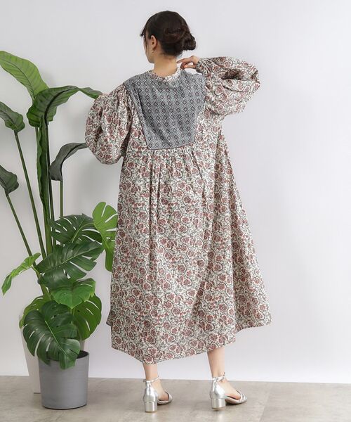 OPAQUE.CLIP（オペークドットクリップ）の「◆≪made in INDIA≫プリントアソートスモックワンピース【洗える】（ワンピース・レディース・ホワイト系3/ブラック系・00）」の6枚目の写真