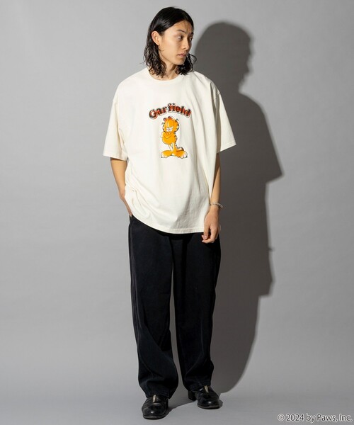 FREAK'S STORE(フリークスストア)の「FREAK’S STORE/フリークスストア Garfield/ガーフィールド フロッキープリント ショートスリーブTシャツ/半袖/リラックスフィット(Tシャツ/カットソー・メンズ・オフホワイト/ブラック/ネイビー・MEDIUM/LARGE)」の6枚目の写真