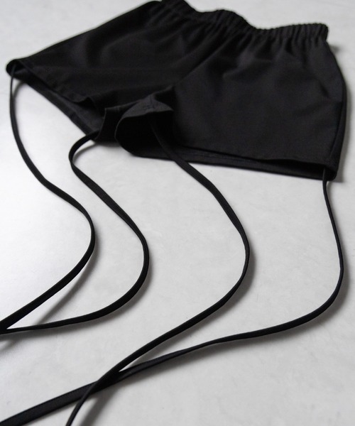 me+em select（ミームセレクト）の「【 セルフカット調節可能 】クロスストラップリボンバイカーレギンスパンツ  ／ cross strap ribbon biker leggings pants（その他パンツ・レディース・ブラック/アイボリー・FREE）」の8枚目の写真