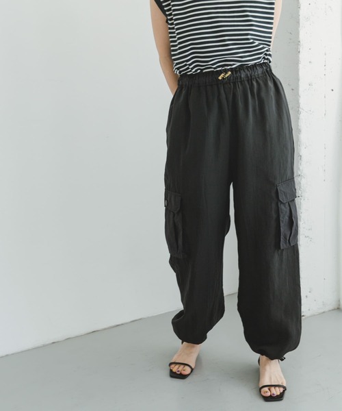 ITEMS URBANRESEARCH（アイテムズ アーバンリサーチ）の「シアーカーゴパンツ（カーゴパンツ・レディース・ブラック/カーキ・FREE）」の2枚目の写真