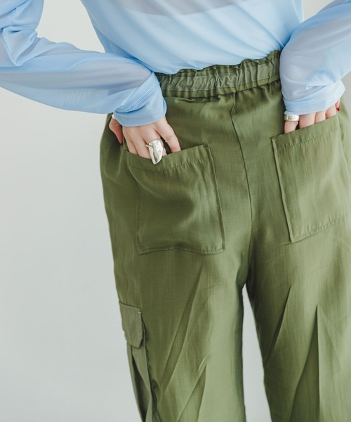 ITEMS URBANRESEARCH（アイテムズ アーバンリサーチ）の「シアーカーゴパンツ（カーゴパンツ・レディース・ブラック/カーキ・FREE）」の15枚目の写真
