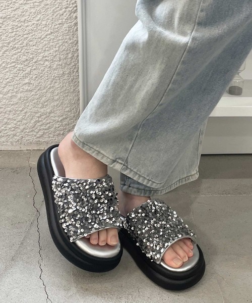 shopnikoniko(ショップニコニコ)の「スパンコール ボリューム 厚底サンダル(サンダル・レディース・シルバー/ホワイト/ブラック・S/LL/L/M)」の3枚目の写真