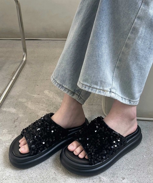 shopnikoniko(ショップニコニコ)の「スパンコール ボリューム 厚底サンダル(サンダル・レディース・シルバー/ホワイト/ブラック・S/LL/L/M)」の1枚目の写真