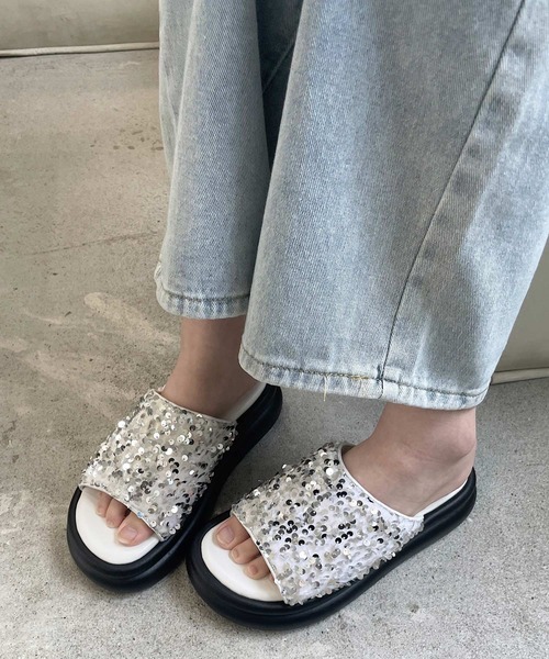 shopnikoniko(ショップニコニコ)の「スパンコール ボリューム 厚底サンダル(サンダル・レディース・シルバー/ホワイト/ブラック・S/LL/L/M)」の13枚目の写真