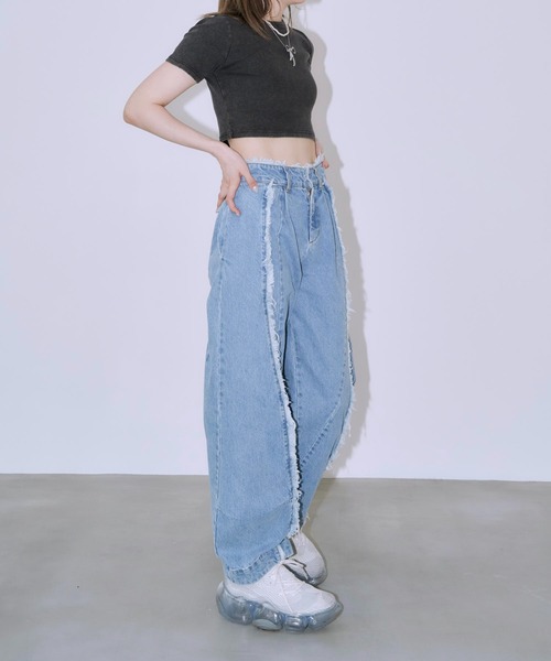 Auntie Rosa（アンティローザ）の「再入荷【_chunpi】フリンジラインのカーブワイドデニム（Ｓ・Ｍ展開）（デニムパンツ・レディース・ライトブルー・MEDIUM/SMALL）」の13枚目の写真