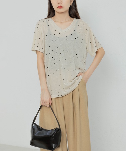 MAISON DE THERESE(メゾン ド テレーズ)の「ドットVネック半袖Tシャツ(Tシャツ/カットソー・レディース・グレー/ベージュ/ブラック・FREE)」の4枚目の写真
