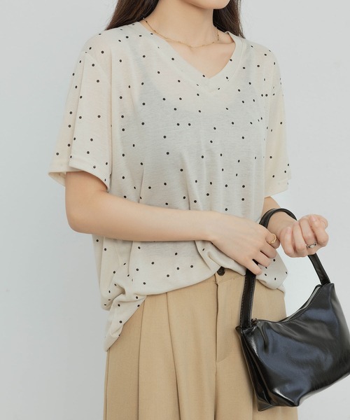 MAISON DE THERESE(メゾン ド テレーズ)の「ドットVネック半袖Tシャツ(Tシャツ/カットソー・レディース・グレー/ベージュ/ブラック・FREE)」の7枚目の写真