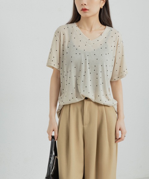 MAISON DE THERESE(メゾン ド テレーズ)の「ドットVネック半袖Tシャツ(Tシャツ/カットソー・レディース・グレー/ベージュ/ブラック・FREE)」の5枚目の写真