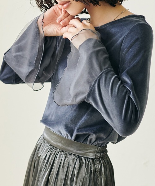 RANAN(ラナン)の「フレア袖チュールベロアプルオーバー(Tシャツ/カットソー・レディース・ブラック/ピンク/グレー/ライトベージュ/オフホワイト・LL/M/L)」の3枚目の写真