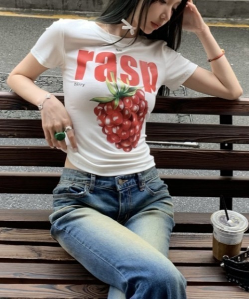 Vipoa(ヴィポア)の「LOGO PRINT BABY TEE(Tシャツ/カットソー・レディース・ホワイト・FREE)」の1枚目の写真