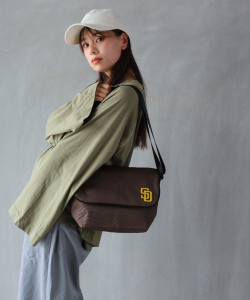 PANGEA メッセンジャーバッグ メジャー　レッドソックス MLB PANGEA メッセンジャーバッグ メジャー レッドソックス MLB