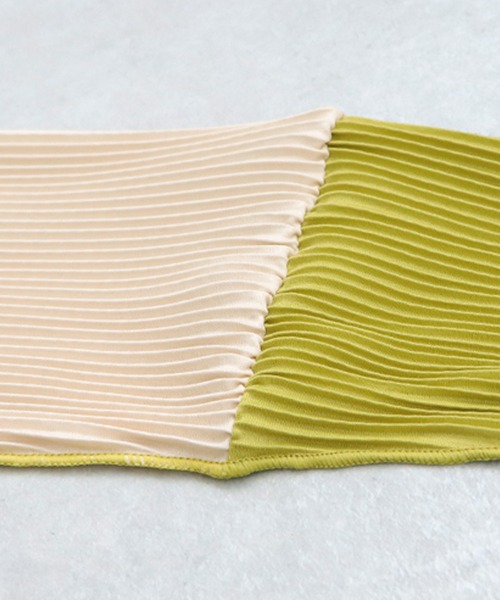 antiqua(アンティカ)の「配色プリーツトップス(Tシャツ/カットソー・レディース・アイボリー/ブラック/ダークグレー/ベージュ・ONESIZE)」の7枚目の写真