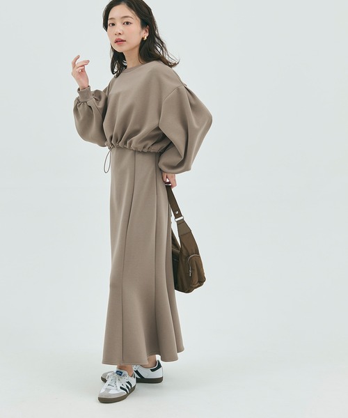 coca(coca)(コカ)の「ハリ感ダンボールニット マーメイドシルエットキャミワンピース(ワンピース・レディース・ブラック/ダークベージュ・M/L)」の17枚目の写真