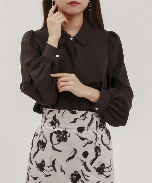 ASTORIA ODIER（アストリアオディール）の「【美人百花掲載】とろみ素材 フリルボウタイブラウス（シャツ/ブラウス・レディース・ダークグリーン/ブラウン/ピンクベージュ/アイボリー/その他/グリーン/サーモンピンク/グレイッシュブルー/ホワイト/ホワイト×ブラック・SMALL/MEDIUM/LARGE）」の5枚目の写真